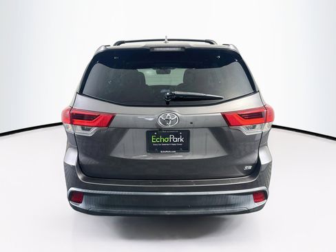 Used 2018 Toyota Highlander SE FWD image 7