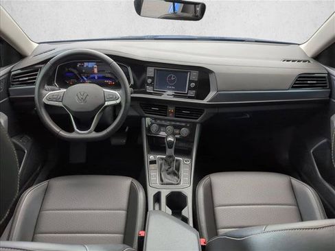 Used 2023 Volkswagen Jetta SE w/ Panoramic Sunroof Package FWD image 18