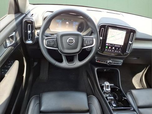 Used 2023 Volvo XC40 B5 Plus w/ Driver Assist Package AWD/4WD image 18