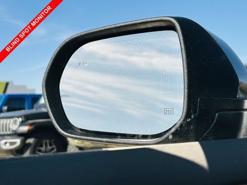 Used 2024 GMC Acadia Elevation w/ Black Edition image 12