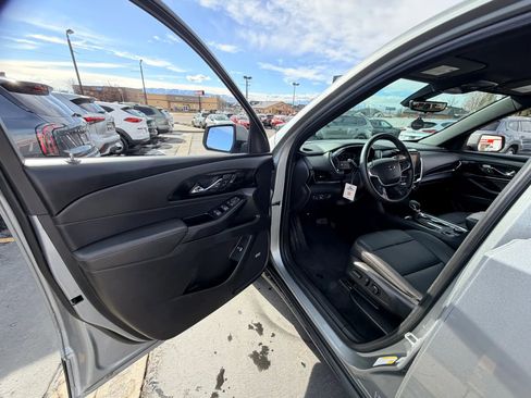 Used 2023 Chevrolet Traverse RS AWD/4WD image 9