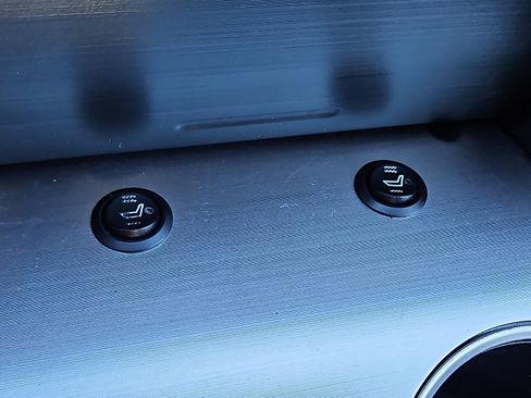 Used 2014 Toyota Camry SE image 14