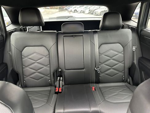 Used 2025 Volkswagen Atlas Cross Sport SE image 38