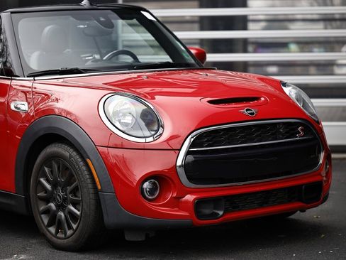 Used 2020 MINI Cooper S image 2