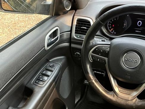 Used 2021 Jeep Grand Cherokee Laredo X AWD/4WD image 30