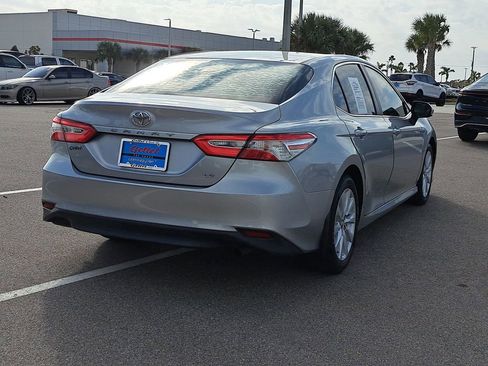 Used 2018 Toyota Camry LE image 3