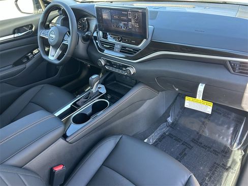 New 2025 Nissan Altima 2.5 SR w/ SR Premium Package image 8