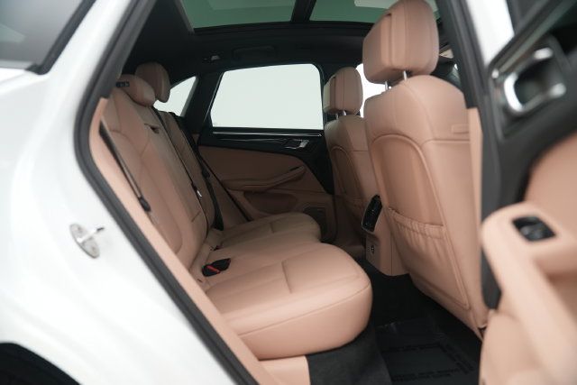 Certified 2026 Porsche Macan AWD/4WD image 22