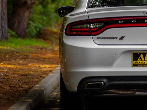 Used 2018 Dodge Charger GT image 31