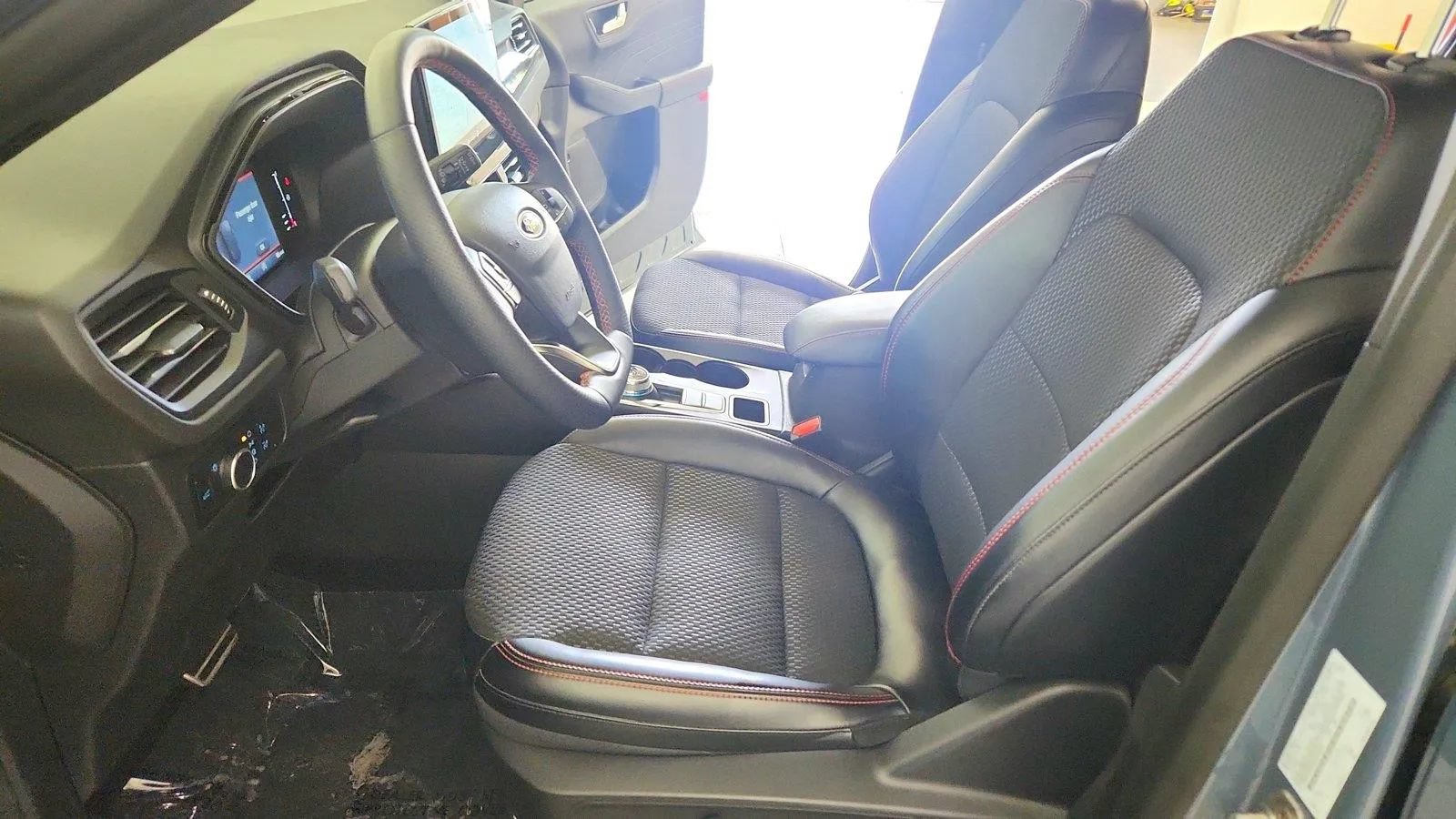 Used 2024 Ford Escape ST-Line w/ Tech Pack #1 AWD/4WD image 15