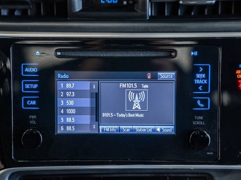 Used 2019 Toyota Corolla LE image 18