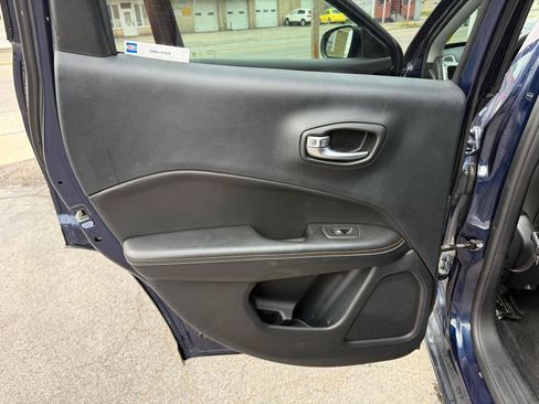 Used 2019 Jeep Compass Latitude AWD/4WD image 30