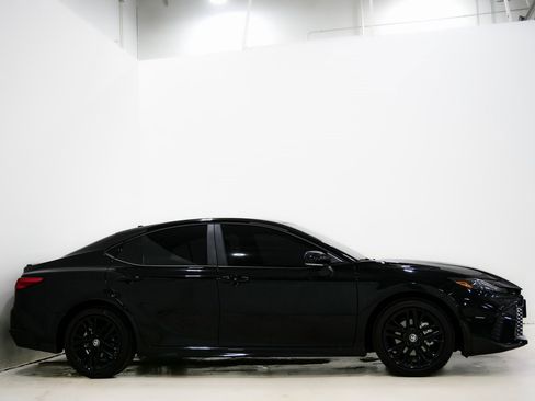 Used 2026 Toyota Camry SE image 4