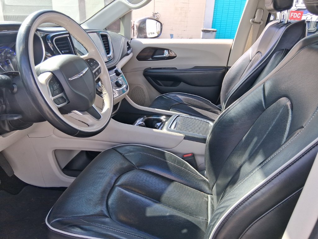 Used 2021 Chrysler Pacifica Limited AWD/4WD image 10