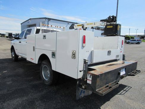 Used 2022 RAM 3500 Tradesman w/ Chrome Appearance Group AWD/4WD image 4