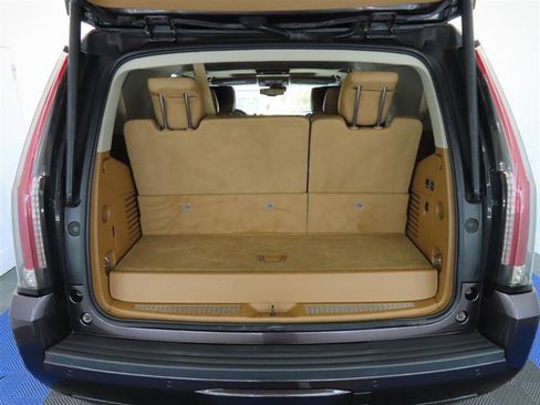 Used 2016 Cadillac Escalade Platinum AWD/4WD image 8