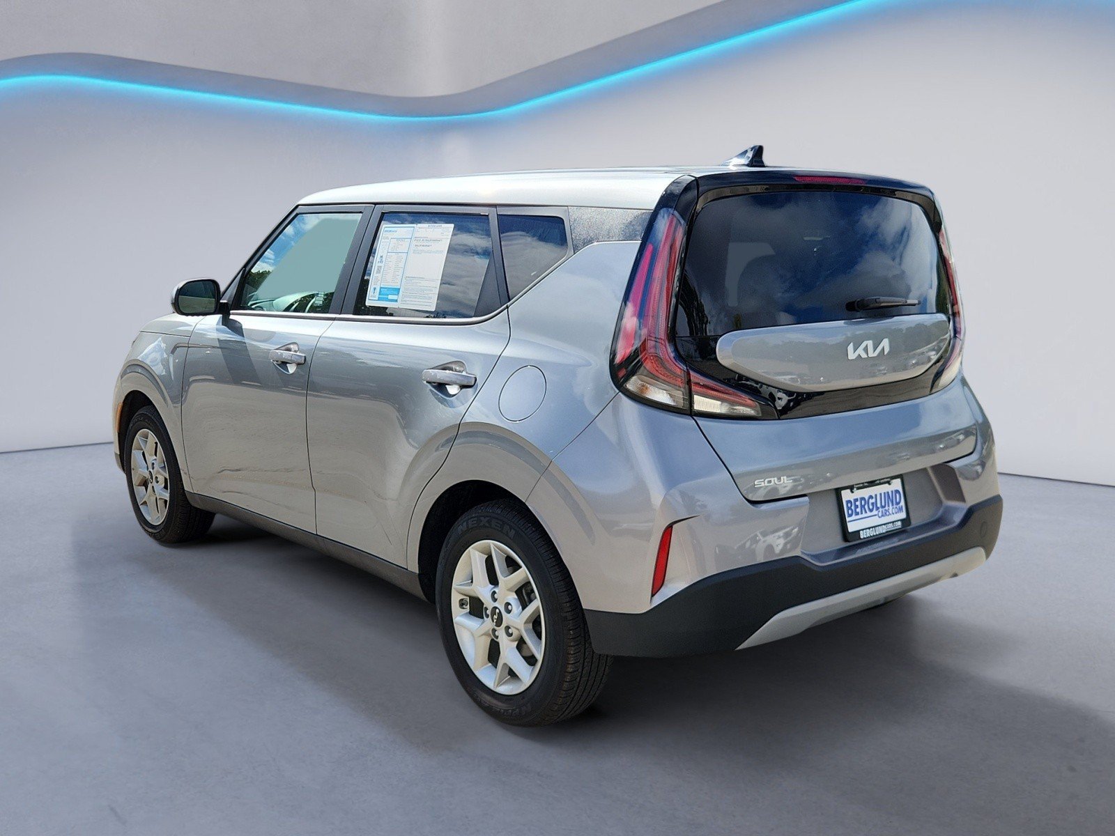 Used 2025 Kia Soul LX w/ LX Technology Package FWD image 5