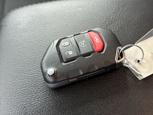 Used 2025 Jeep Wrangler Unlimited Sahara AWD/4WD image 42
