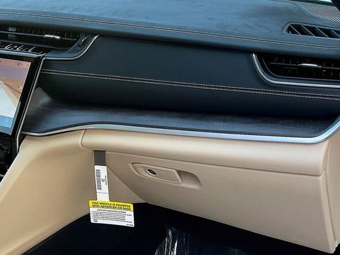 New 2025 Jeep Grand Cherokee Limited image 29