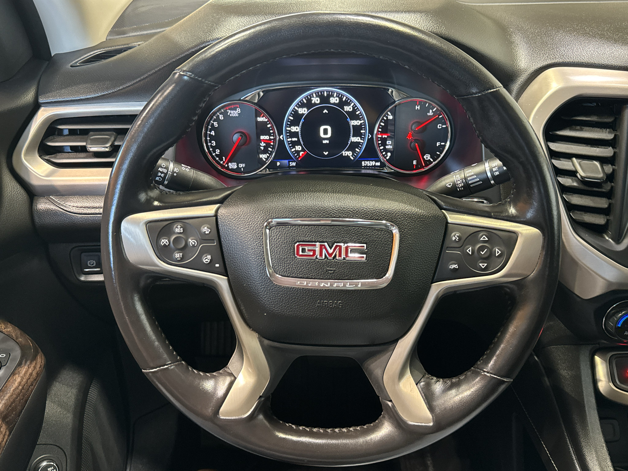 Used 2021 GMC Acadia Denali w/ Denali Ultimate Package AWD/4WD image 23