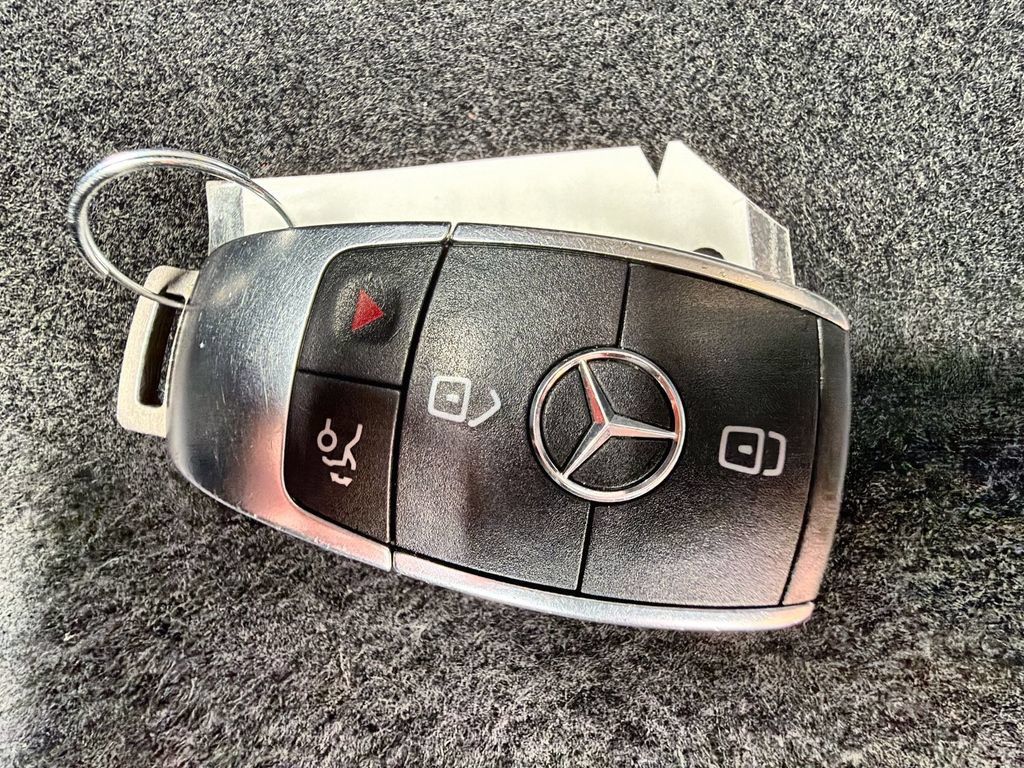 Used 2022 Mercedes-Benz CLA 250 4MATIC image 28