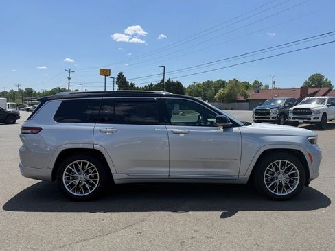 Used 2023 Jeep Grand Cherokee L Summit w/ Advanced Protech Group IV AWD/4WD image 2