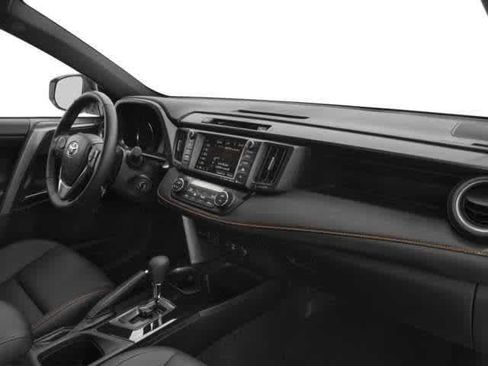 Used 2017 Toyota RAV4 SE image 10