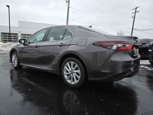 Used 2023 Toyota Camry LE image 5