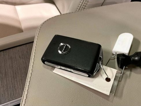 Certified 2022 Volvo XC90 T6 Inscription w/ Climate Package image 11