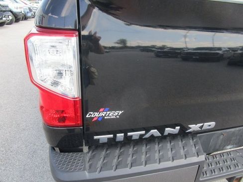 Used 2017 Nissan Titan PRO-4X image 11