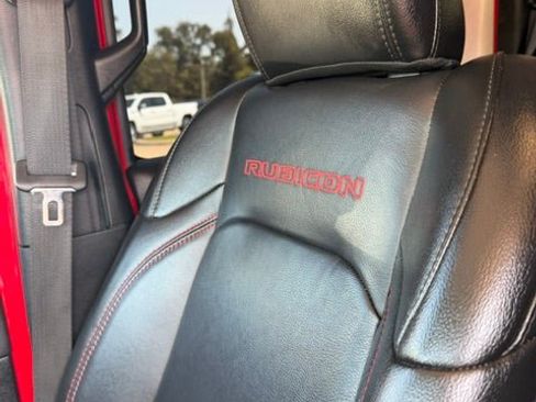 Used 2021 Jeep Gladiator Rubicon AWD/4WD image 15