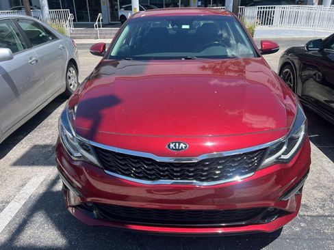 Certified 2019 Kia Optima S FWD image 2