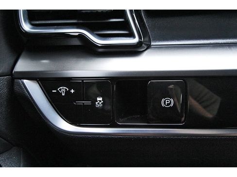 Used 2025 Kia Sportage EX FWD image 19