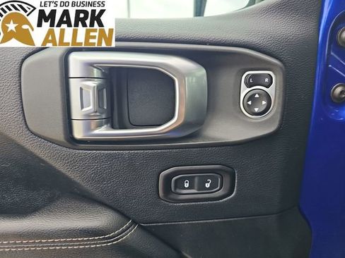 Used 2018 Jeep Wrangler Unlimited Sahara AWD/4WD image 24
