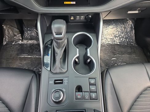 Certified 2024 Toyota Highlander XSE image 17