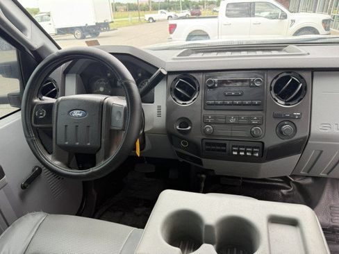 Used 2015 Ford F550 4x4 Regular Cab Super Duty image 8