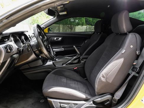 Used 2017 Ford Mustang GT w/ GT Performance Package image 4