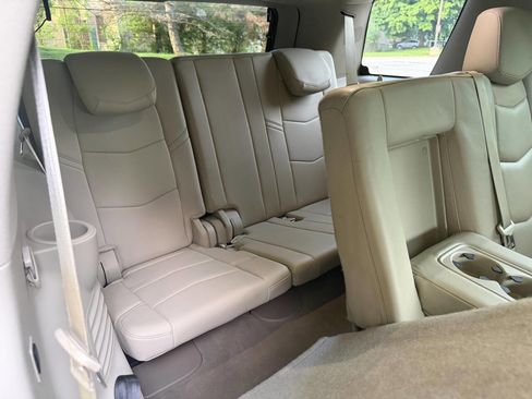 Used 2015 Cadillac Escalade Luxury AWD/4WD image 16