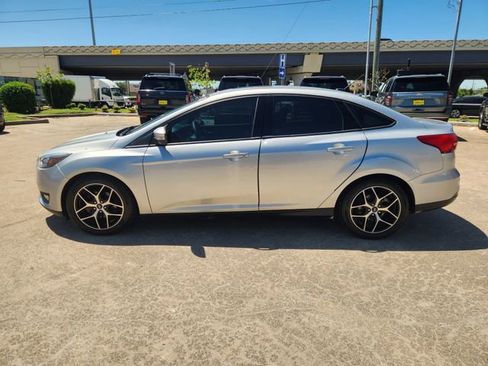 Used 2018 Ford Focus SEL image 4