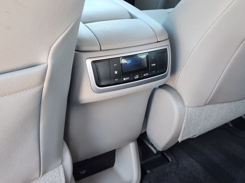 Used 2017 Toyota Highlander XLE AWD/4WD image 35
