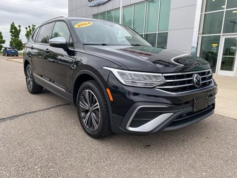 Used 2024 Volkswagen Tiguan Wolfsburg Edition AWD/4WD image 3