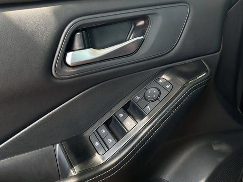Used 2025 Nissan Rogue SV FWD image 20