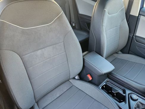 Certified 2024 Volkswagen Taos SE image 16