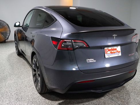Used 2022 Tesla Model Y Performance image 9