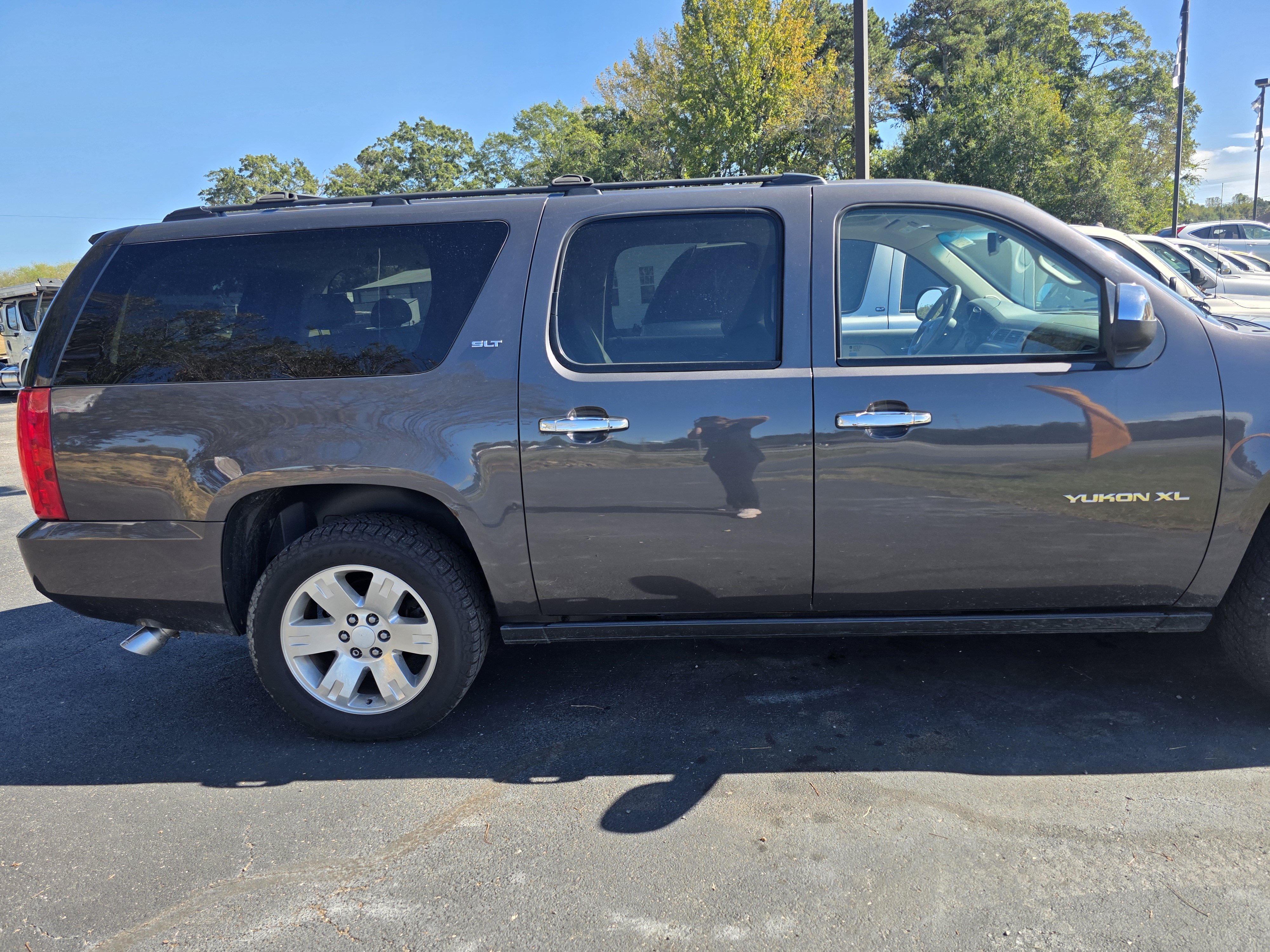 Used 2011 GMC Yukon XL SLT w/ SLT Chrome Package AWD/4WD image 5