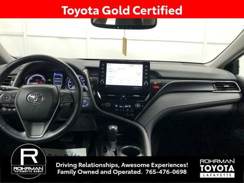 Certified 2022 Toyota Camry SE image 16