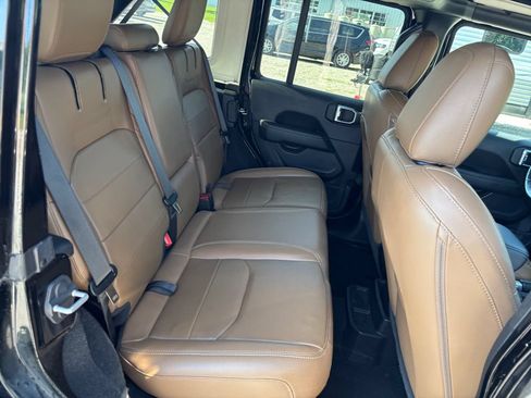 Used 2021 Jeep Wrangler Unlimited Sahara w/ Cold Weather Group AWD/4WD image 33