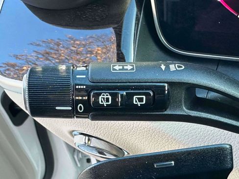 Used 2025 Mercedes-Benz GLC 350e 4MATIC image 20