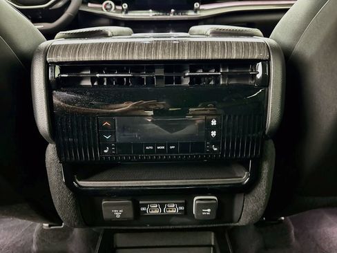 Used 2022 Jeep Wagoneer Series III w/ Premium Group I AWD/4WD image 26