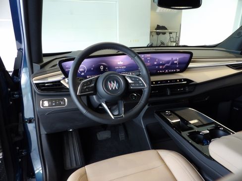 Used 2025 Buick Enclave Preferred w/ Power Package image 16